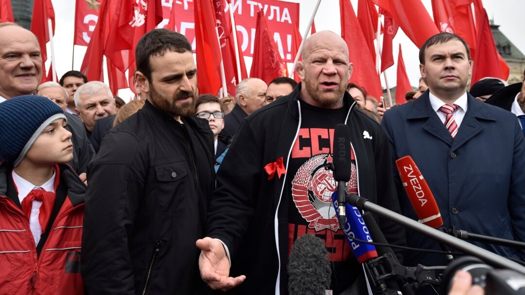 U S Cage Fighter Enters A New Arena Russian Politics