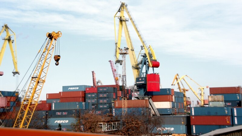 Казахстан решил направить свои грузы в Латвию в обход портов России