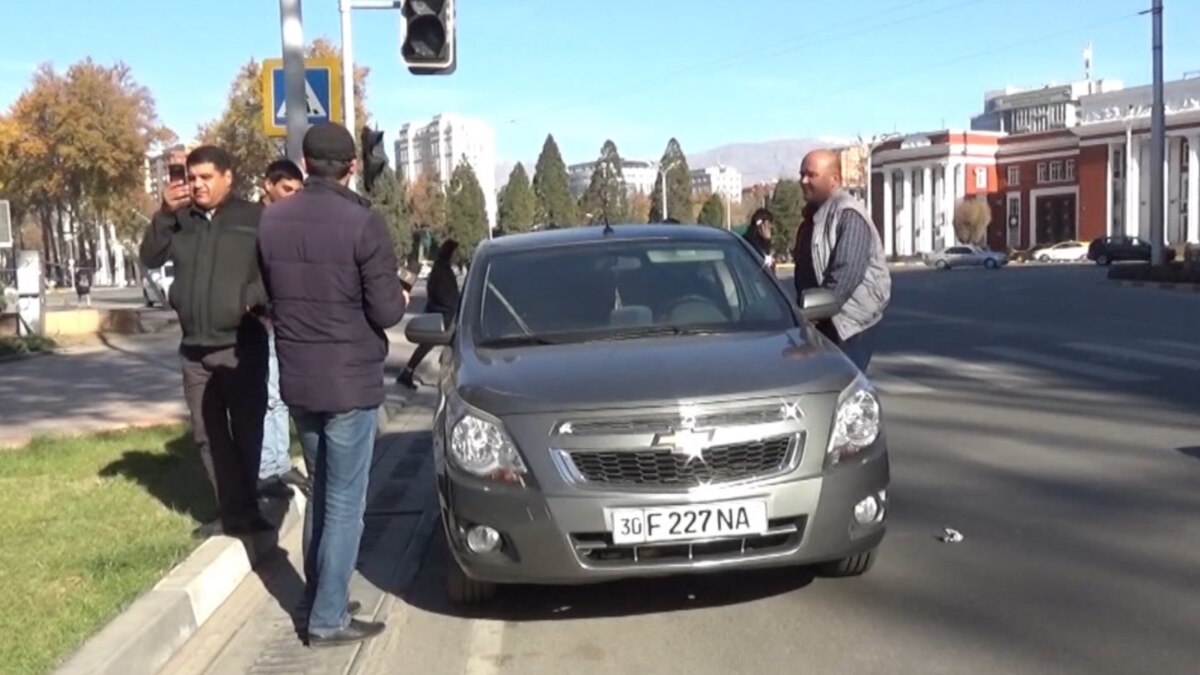 Таможенная служба: в Таджикистане находится 30 тысяч автомобилей с  российскими номерами