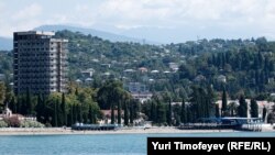 Несмотря ни на что, туристский сектор развивается, со сложностями, но имеющиеся показатели свидетельствуют о том, что сегодня туризм играет важную роль в развитии экономики Абхазии