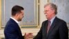 جان بولتون در دیدار با ولودیمیر زلنسکی، رئیس‌جمهوری اوکراین، در اوت سال جاری؛ آقای بولتون مشاور پیشین دونالد ترامپ در امور مربوط به امنیت ملی آمریکا بود.