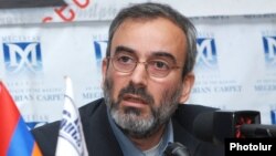 Armenia - Zhirayr Sefilian, the leader of the Founding Parliament opposition movement, at a news conference in Yerevan, 26Mar2015.