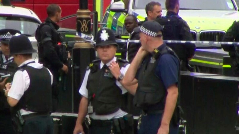 Британската полиција со претрес на три локации по инцидентот во Лондон 