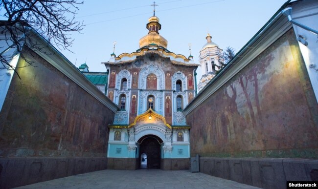 Святі ворота – головний вхід до Києво-Печерської лаври