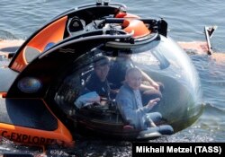 Putin a intrat astăzi într-un submarin la St-Petersburg.
