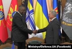 Міністр оборони України Андрій Таран (праворуч) і міністр оборони США Ллойд Остін. Київ, 19 жовтня 2021 року