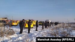 Неподалеку от места крушения самолета близ Алматы. 27 декабря 2019 года.