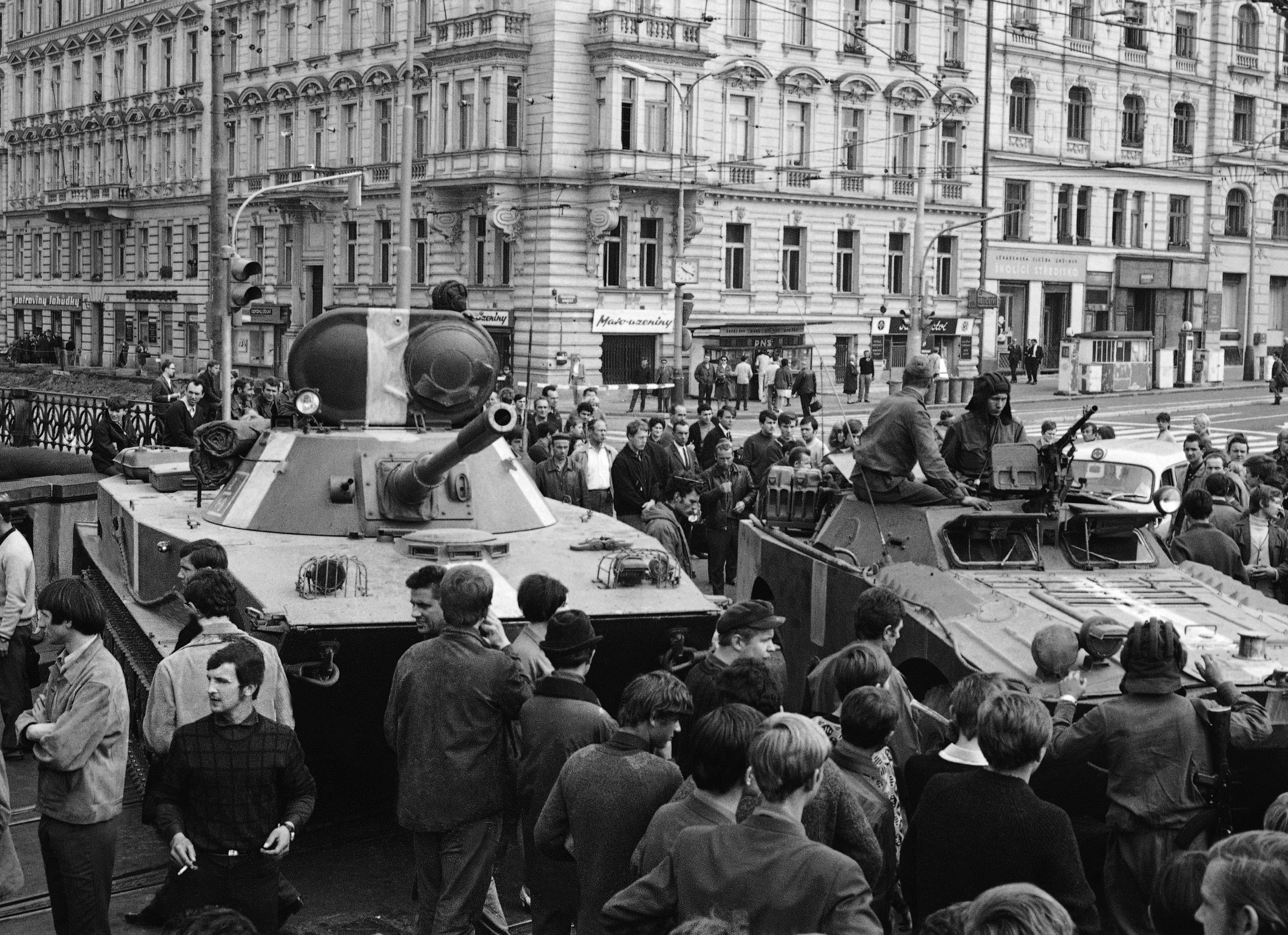 Чехословакия 1935. Советские войска в Праге 1968.