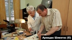 Профессор Борис Троценко и крымский журналист Николай Семена, архивное фото