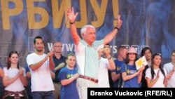 Veroljubu Stevanoviću, kako kaže, nedostaju mitinzi (na fotografiji na predizbornom skupu 2015. godine)