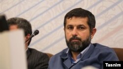 غلامرضا شریعتی از حامیان حسین عبدالباقی مالک برج فروریخته متروپل آبادان معرفی و عکس‌هایی از او در کنار مالک ساختمان منتشر شده است