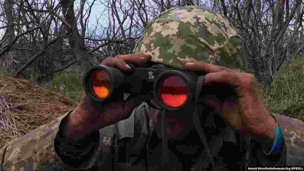 72 окрема механізована бригада Збройних сил України спостерігає за позиціями супротивника. Дотримуючись Мінських домовленостей, вогонь не ведуть.