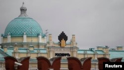 Близкая к Кремлю компания "Роснефть" стала владельцем основных активов ЮКОСа