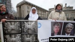 Majke Srebrenice ispred Haškog tribunala uoči izricanja presude Karadžiću, 20. mart 2019.