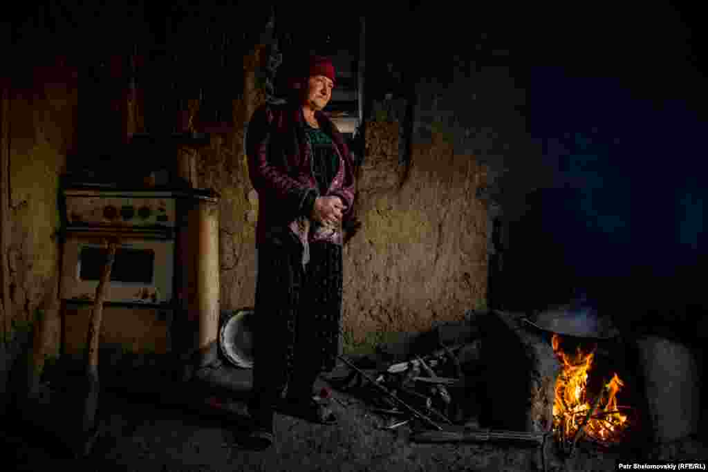 Zarina&#39;s mother cooks pilaf for their guests in her kitchen.