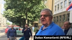 Jeličićeve pristalice ga dočekale ovacijama: Vojislav Šešelj