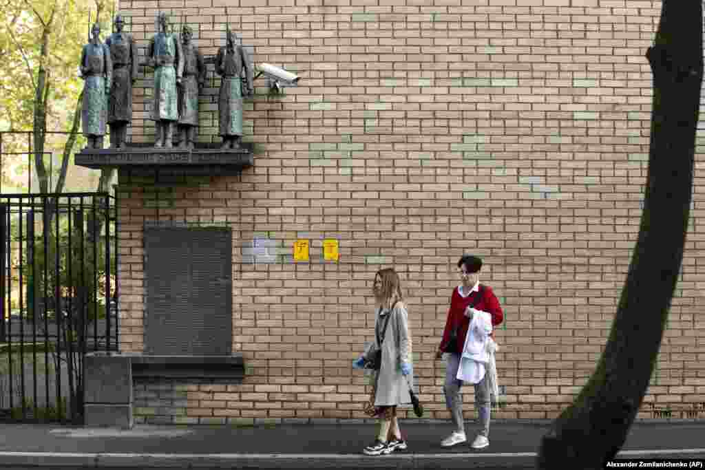 The Monument To The Heroes-Schoolchildren in Moscow. Placed well above pedestrians' heads, this monument is dedicated to the schoolboys who quit their studies and lost their lives after joining the Soviet military.