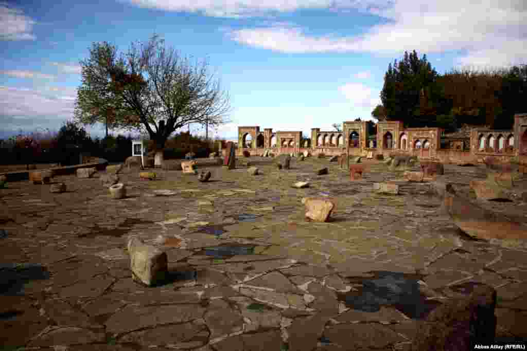 "Qızlar bulağı".