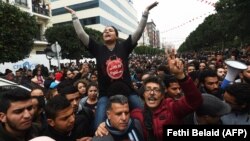 Pamje të protestuesve në Tunizi më 9 janar