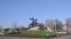 Monumentul lui Suvorov veghează un Tiraspol pustiu de teama pandemiei