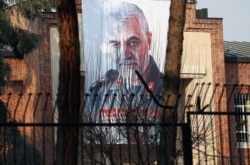 Portretul lui Soleimani la fosta ambasadă SUA din Teheran