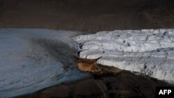 Від з паветра на вадаспад Blood Falls, лістапад 2016