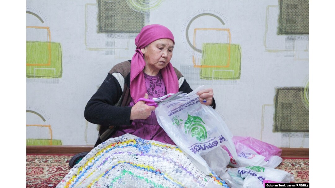 Бүбүкалича Оморова.