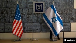 تصویر آرشیف: بیرق های اسرائیل و ایالات متحده امریکا 