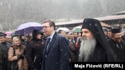 Predsednika Srbije je u manastiru Banjska dočekao vladika Teodosije