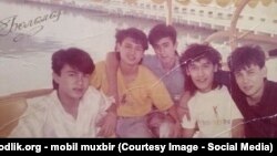 Участники молодежной группы «Болалар». Фотография сделана в 90-х годах прошлого века.