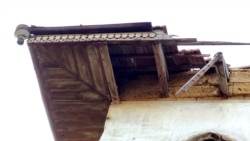Сохранившаяся часть крыши усадьбы