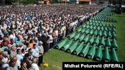 Kolektivna sahrana 284 žrtve pronađene u masovnoj grobnici Tomašica kod Prijedora, Kozarac, Prijedor 20. juli 2014.