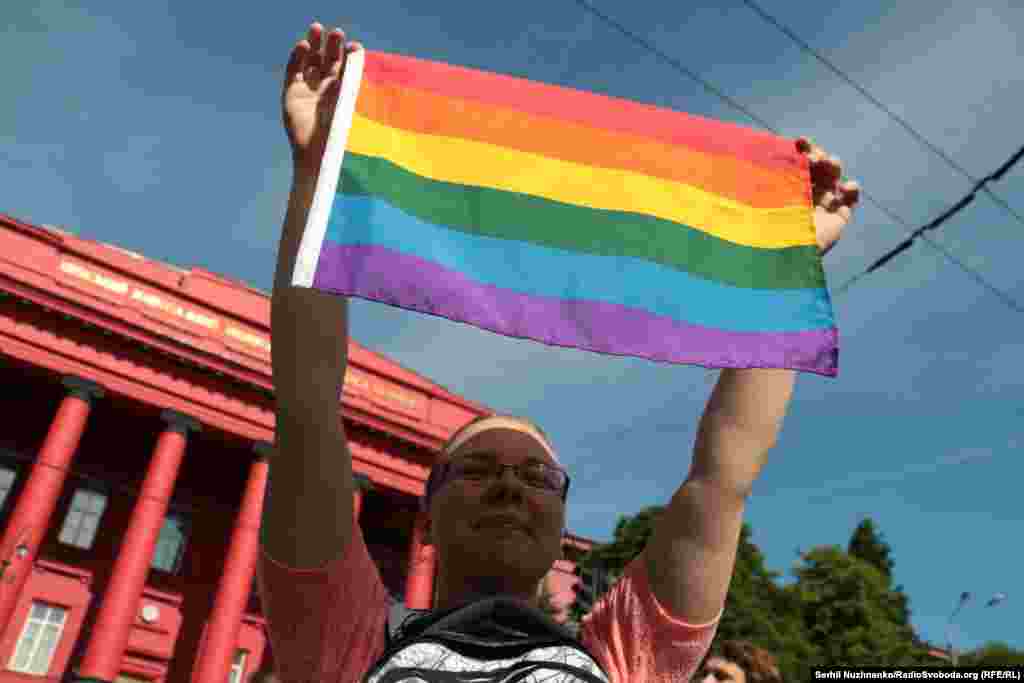 &quot;Марш равенства&quot; против дискриминации представителей ЛГБТ-сообщества проходил в рамках пятого международного форума &quot;КиевПрайд-2016&quot;