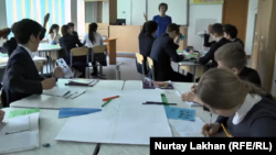 Урок математики на английском языке в трехъязычной школе в Талгарском районе. Алматинская область, 16 марта 2016 года.