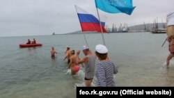 Заплыв «моржей» в Феодосии, архивное фото