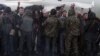 Сепаратисты в Краматорске пытаются помешать войскам въехать в город, 2 мая 2014 года