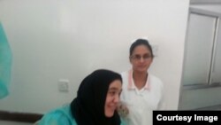 Медсестра из Таджикистана Гульрухсор Рофиева (на переднем плане), побывавшая в плену в боевиков в Йемене. 10 февраля 2015 года