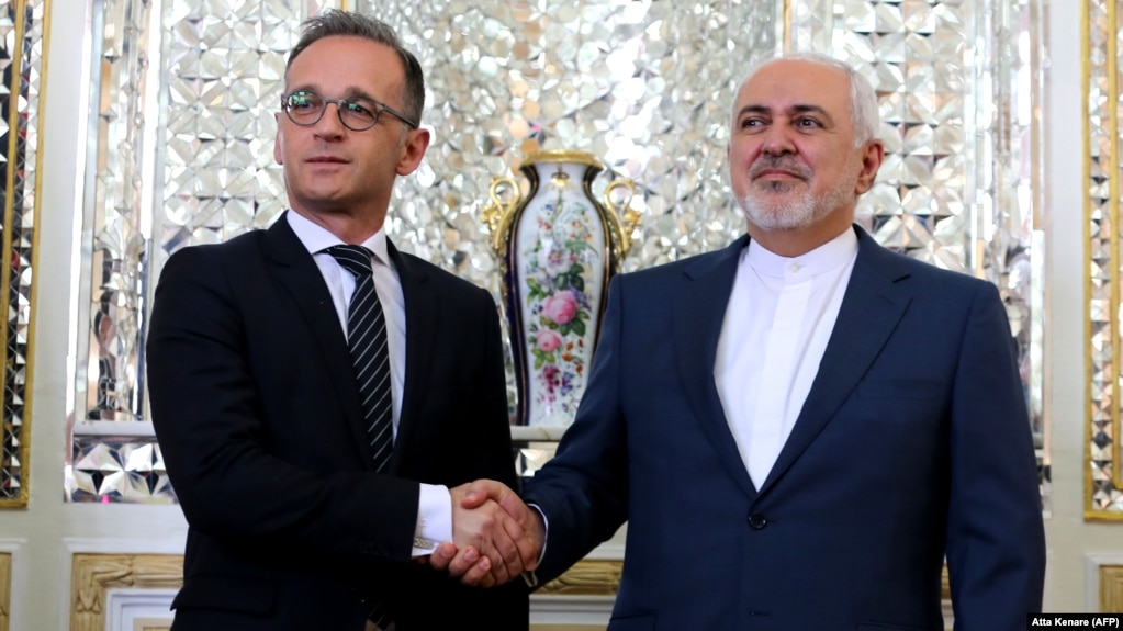 Iranian Foreign Minister Mohammad Javad Zarif (right) greets his German counterpart Heiko Maas in Tehran on June 10. 