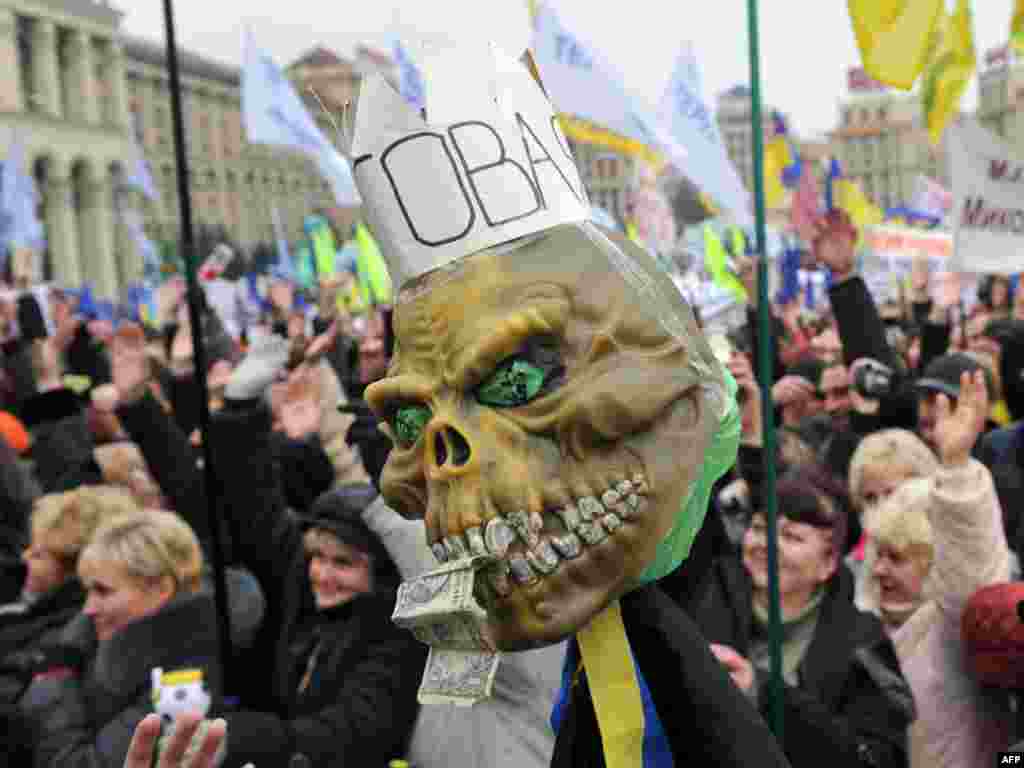 Ukrajina - Porezne promjene izazvale su veliko nezadovoljstvo u Kijevu, gdje su organizirani i protesti, 22.11.2010. Foto: AFP / Sergei Skupinsky 