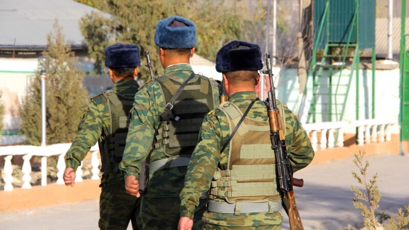 «Чтобы нас защищала армия, надо защитить солдат». В Кыргызстане расследуют случаи насилия  в войсках