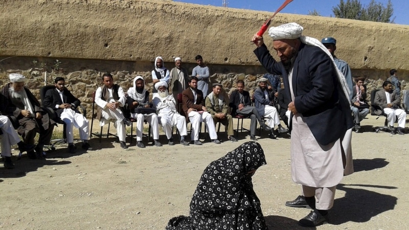 “Талибан” ондогон кишиге эл алдында балак урду