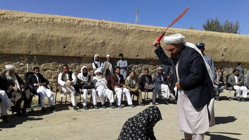Më shumë se 400 persona u ndëshkuan me sheriat në Afganistan