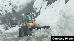 Душанбе-Хожент жолундагы кар көчкү.