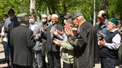 Молебен у мемориала жертвам депортации 1944 года. Севастополь, 18 мая 2020 года
