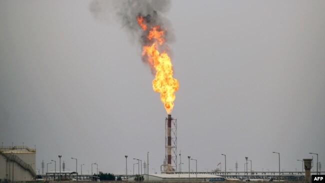 گاز طبیعی میادین نفتی عراق به‌دلیل فقدان فناوری و سرمایه‌گذاری به طور سنتی سوزانده می‌شود