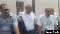 Николай Полозов и Марк Фейгин навестили Ильми Умерова в психиатрической клинике, август 2016 года