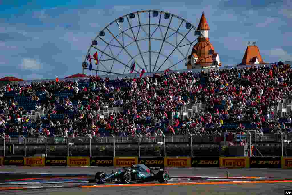Britain&#39;s Lewis Hamilton, who drives for Mercedes, steers his car during a qualifying session for the Formula One Russian Grand Prix at the Sochi Autodrom circuit in Sochi on September 29. (AFP/Andrej Isakovic)