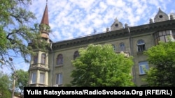 Будинок, в одній із квартир якого була зареєстрована Юлія Тимошенко до свого арешту