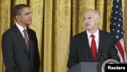 Претседателот на САД Барак Обама и премиерот на Грција Јоргос Папандреу во Белата Куќа