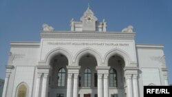 Türkmenistanyň Mollanapes adyndaky teatry. Aşgabat, 2011.